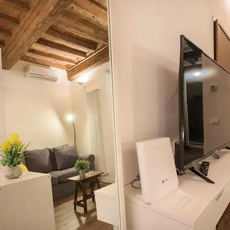 Oltrarno In Apartment *